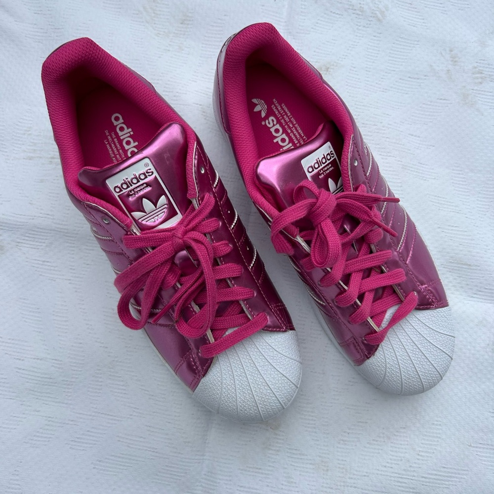 Adidas superstar,  metallic Pink and White Sneakers Classic Style (NEVER WORN)